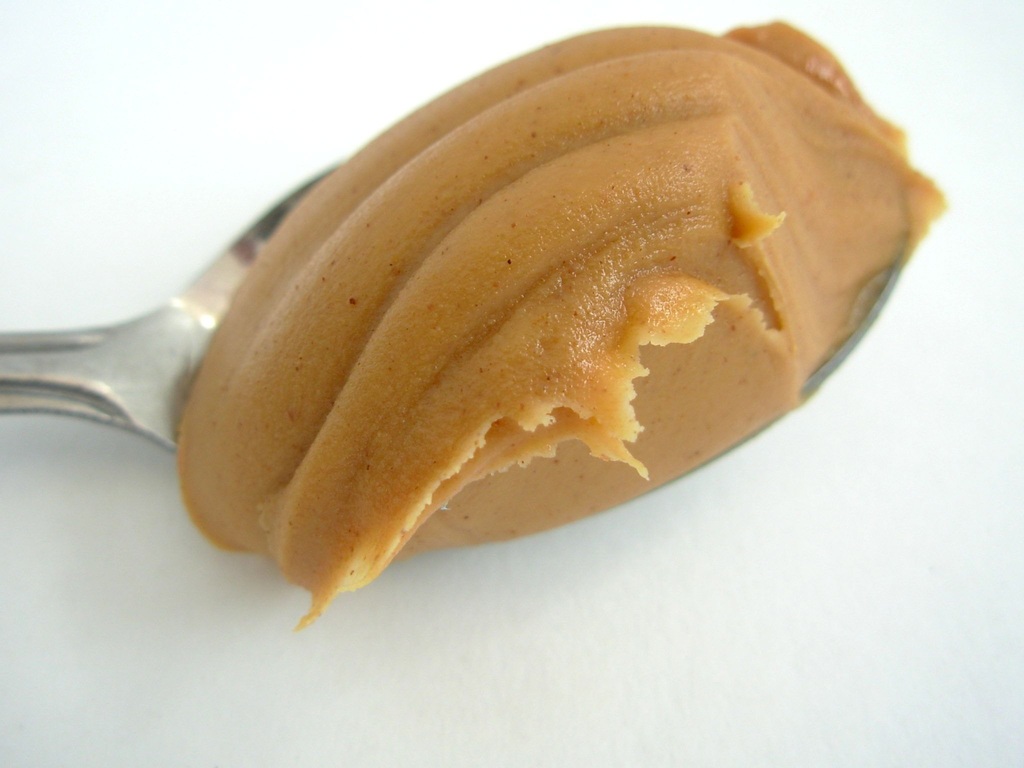 a scoop of creamy peanut butter on a spoon