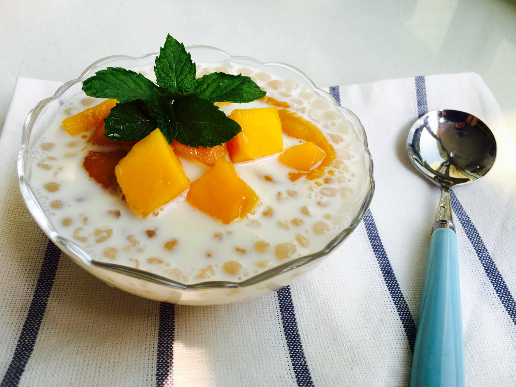tapioca pudding with mango and mint