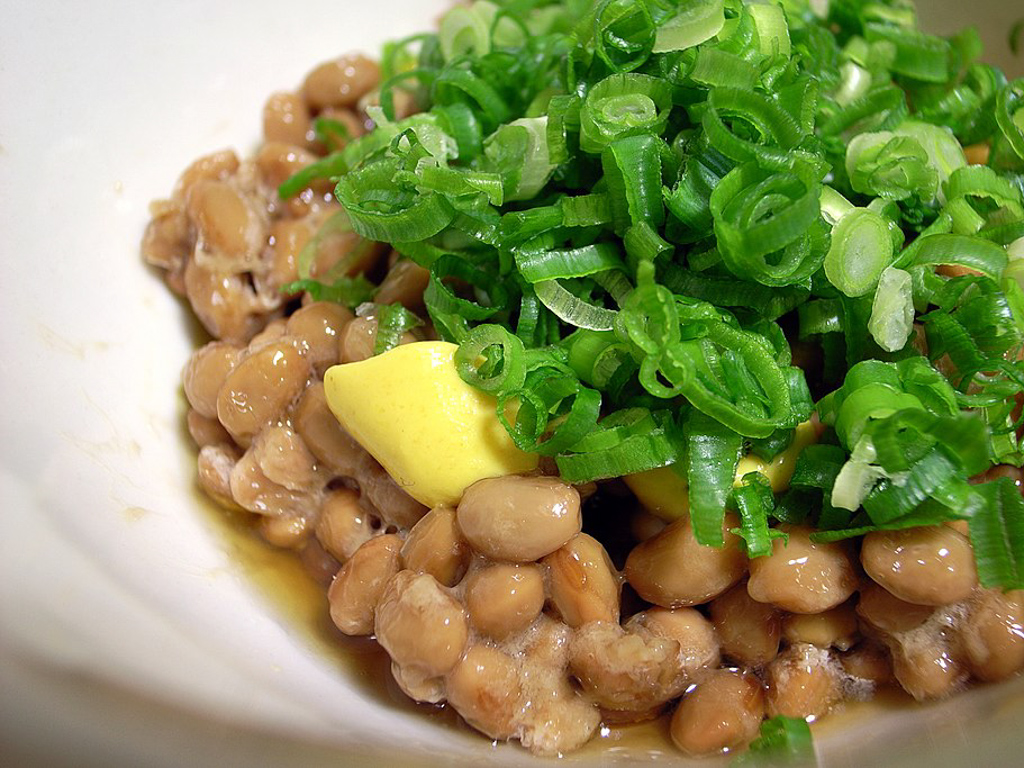 Natto garnished with green onions