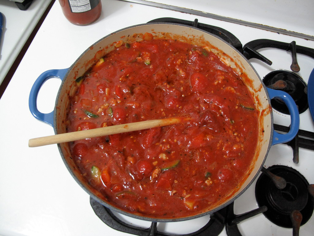 Tomato based spaghetti sauce without meat