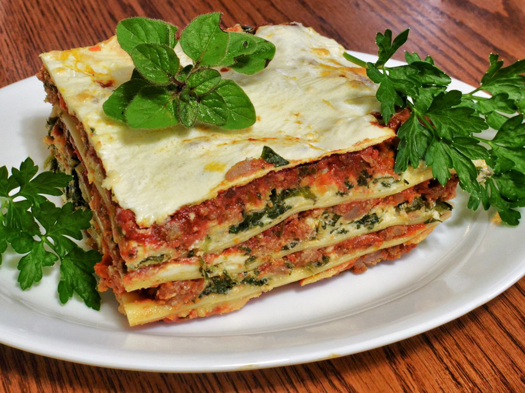 Vegetarian cheese and spinach lasagna